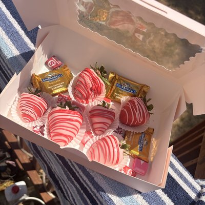 6 Count Chocolate Covered Strawberries