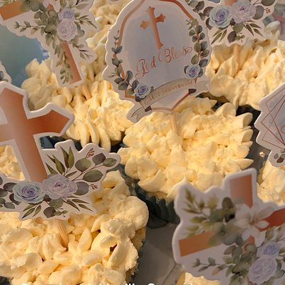 Cupcakes - Vanilla Cake Only - 1 Dozen 