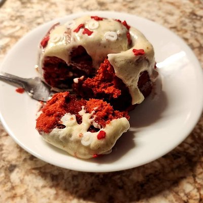 Red Velvet Cinnamon Rolls 