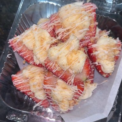 1/2 Dozen Of Stuffed Cheesecake Strawberries 
