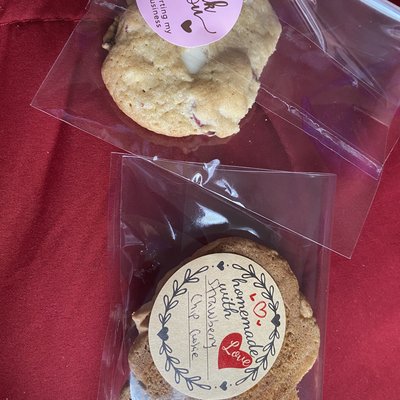 Strawberry Chip Cookie, 1 Piece