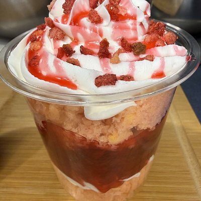 Strawberry Lovers Cake Cup 