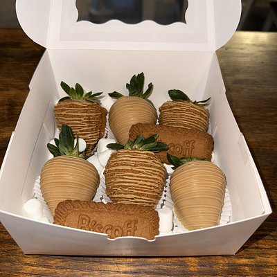 Cookie Butter Chocolate Covered Strawberries