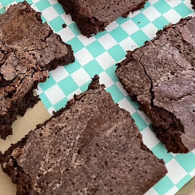 Fudge Brownies (no frosting) 
