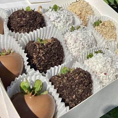 Chocolate Strawberry Assortment 