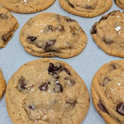 Homestyle Chewy Chocolate Chip Cookies (12) 🌿
