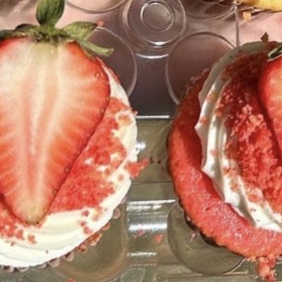 Strawberry Crunch Cupcakes