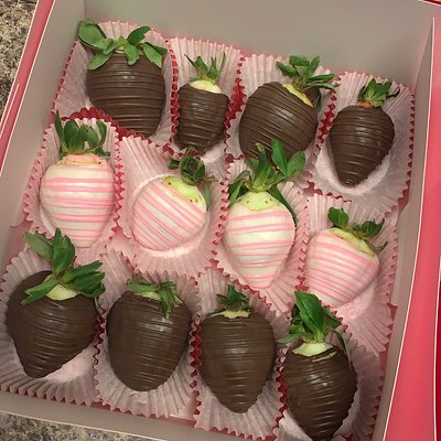 12ct Classic Chocolate Covered Strawberries 