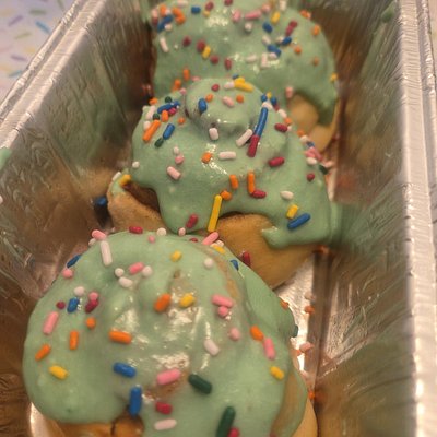 🍀Over The Rainbow Cinnamon Rolls