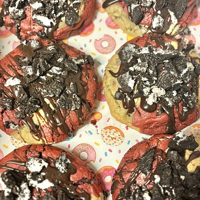 Chocolate Chip/Red Velvet Topped With Hot Fudge & Oreo Cookies