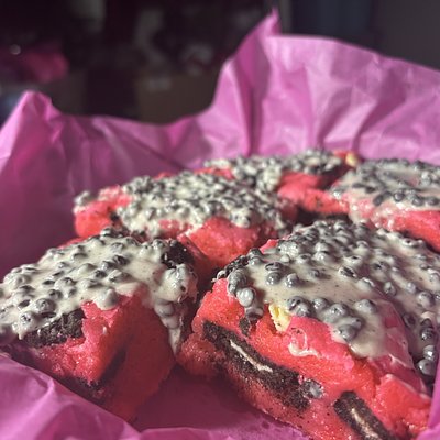 Pink Oreo brownies 