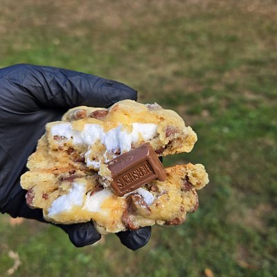 S'mores Stuffed Cookies