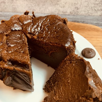 CHOCOLATE “BURNT” BASQUE CHEESECAKE
