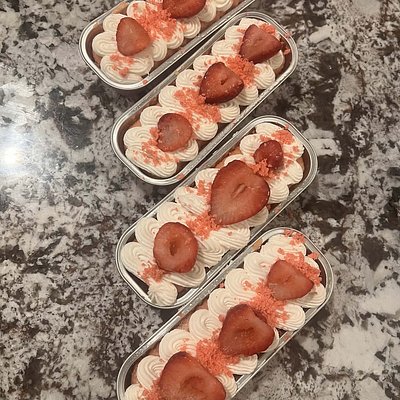 Strawberry Crunch mini Cake