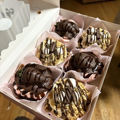 Mix N Match 6CT Chocolate Strawberry🍓🍫 & S’mores