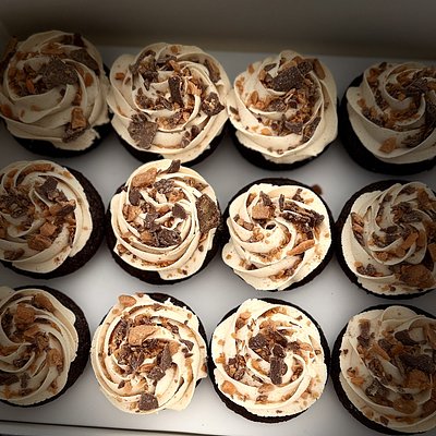 Butterfinger Cupcakes 1/2 Dozen 