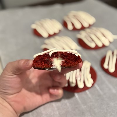 Red Velvet Stuffed Cream Cheese Cookies 