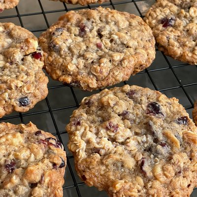 Oatmeal Cranberry Walnuts Cookie