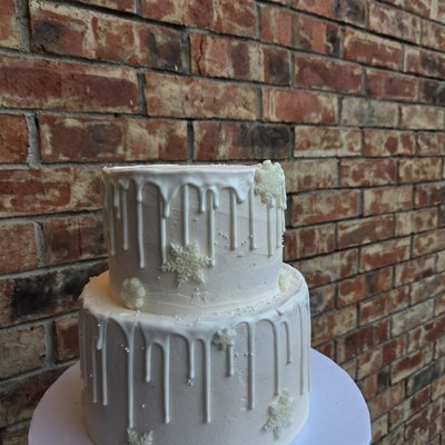 Snowflake 2 Tier Cake 