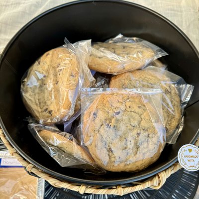1 Doz Chocolate Chip Cookies 