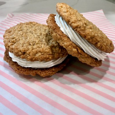 “Viral” Oatmeal Cream Pie