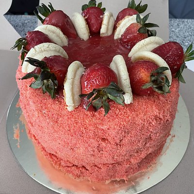 Strawberry Crunch Cake 10in Round Cake