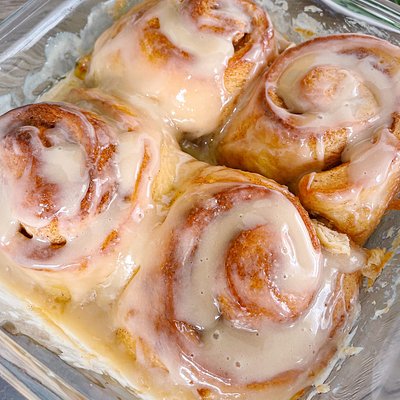 Cinnamon Rolls (4)