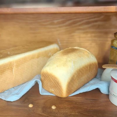 Pain De Mie (pan-duh-me)