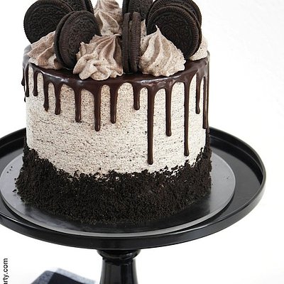 Cookies N Cream 8in Cake