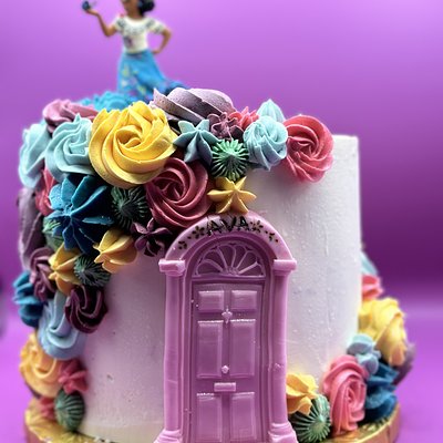 Custom Cake: 6”- 8”