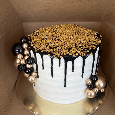 8" 3 Layer Cake Serves 18-20 People