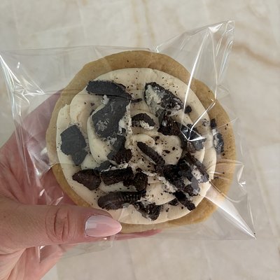 Cookies + Cream Cookie (1 Cookie)