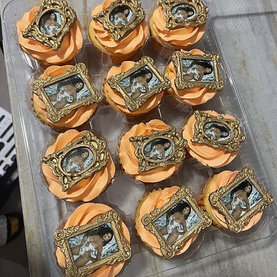 Custom Picture Frame Cupcakes 