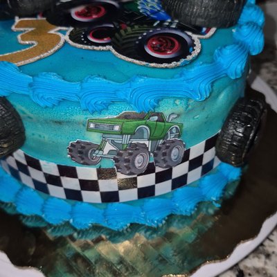 7 In Custom Cake 