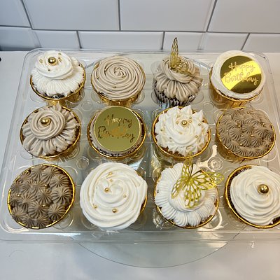 Custom Swirl Cupcakes With Topper