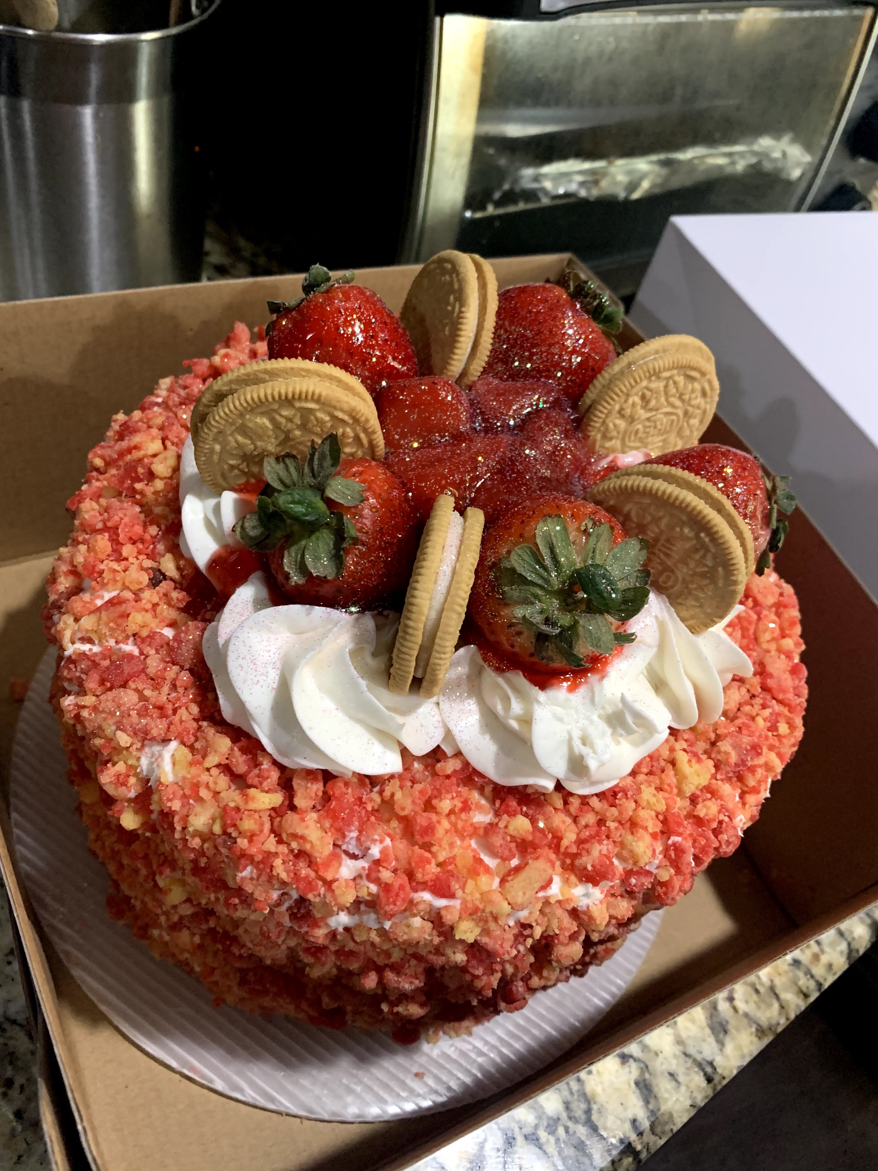 Strawberry Crunch Cake 