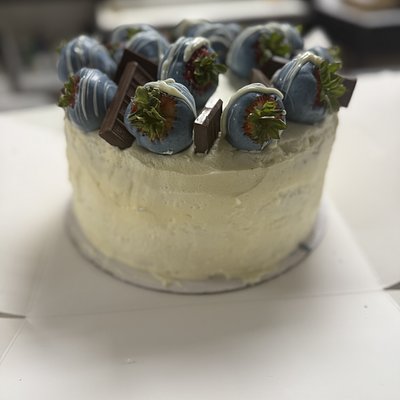 9 Inch Round Cake (1-3 Layers) 