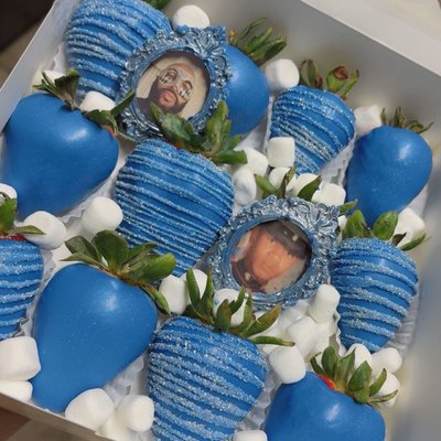 12ct Custom Chocolate Covered Berries W/ Pictures 