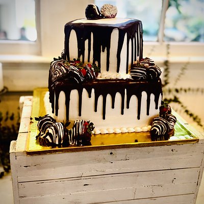 6 & 10 Inch Tiered Cake