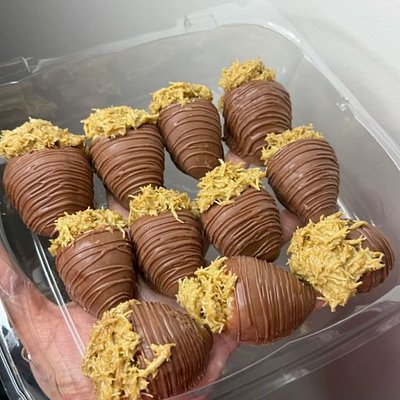 Dubai Filled Strawberries 