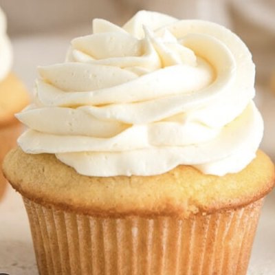 12 Very Vanilla Cupcakes (oil/eggs)