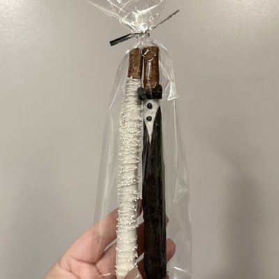 Bride and Groom Pretzel Pairs