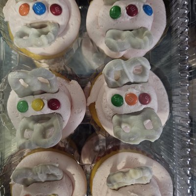 6 Vanilla Cupcakes Butterflies 