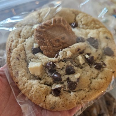 Biscoff Stuffed Cookies, around 3oz each, dozen