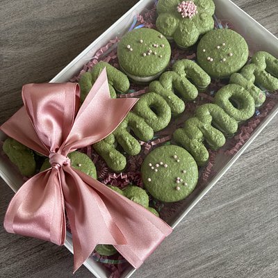 Mother’s Day Macarons 
