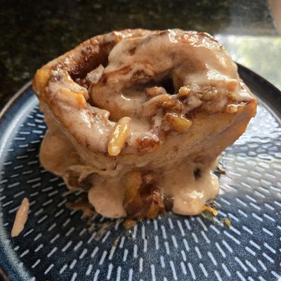 Apple Cinnamon Rolls (6 Rolls)