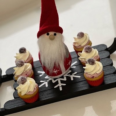 White Chocolate Cranberry Cupcakes