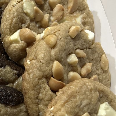 White Chocolate Macadamia Nut Cookies 🍪 - 1 Dozen