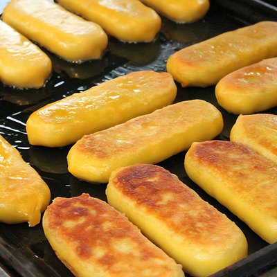 Corn Patty Cake (Ncuav Pob Kws)