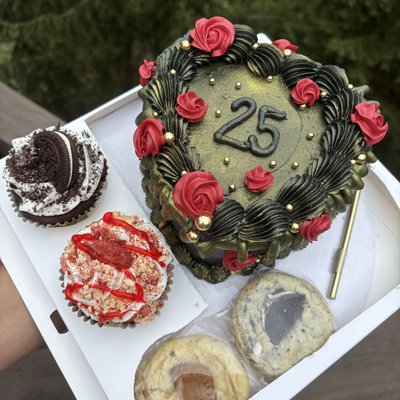 Special Occasion Bento Cake & Cupcakes 